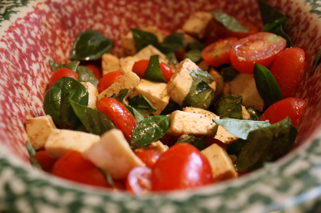 caprese salad recipe, tomato basil mozzarella salad, homemade, cooking with herbs