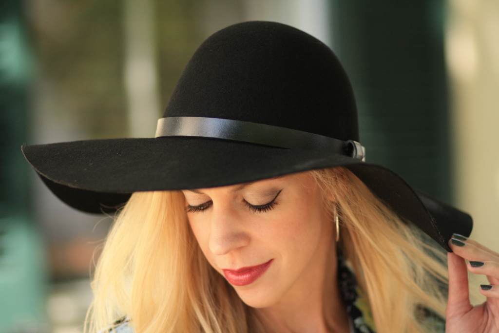 H&M black wool floppy hat, oversized hat, black floppy hat with leather trim, Bare Minerals Live Large Moxie lipstick, fall hat style, cateye makeup