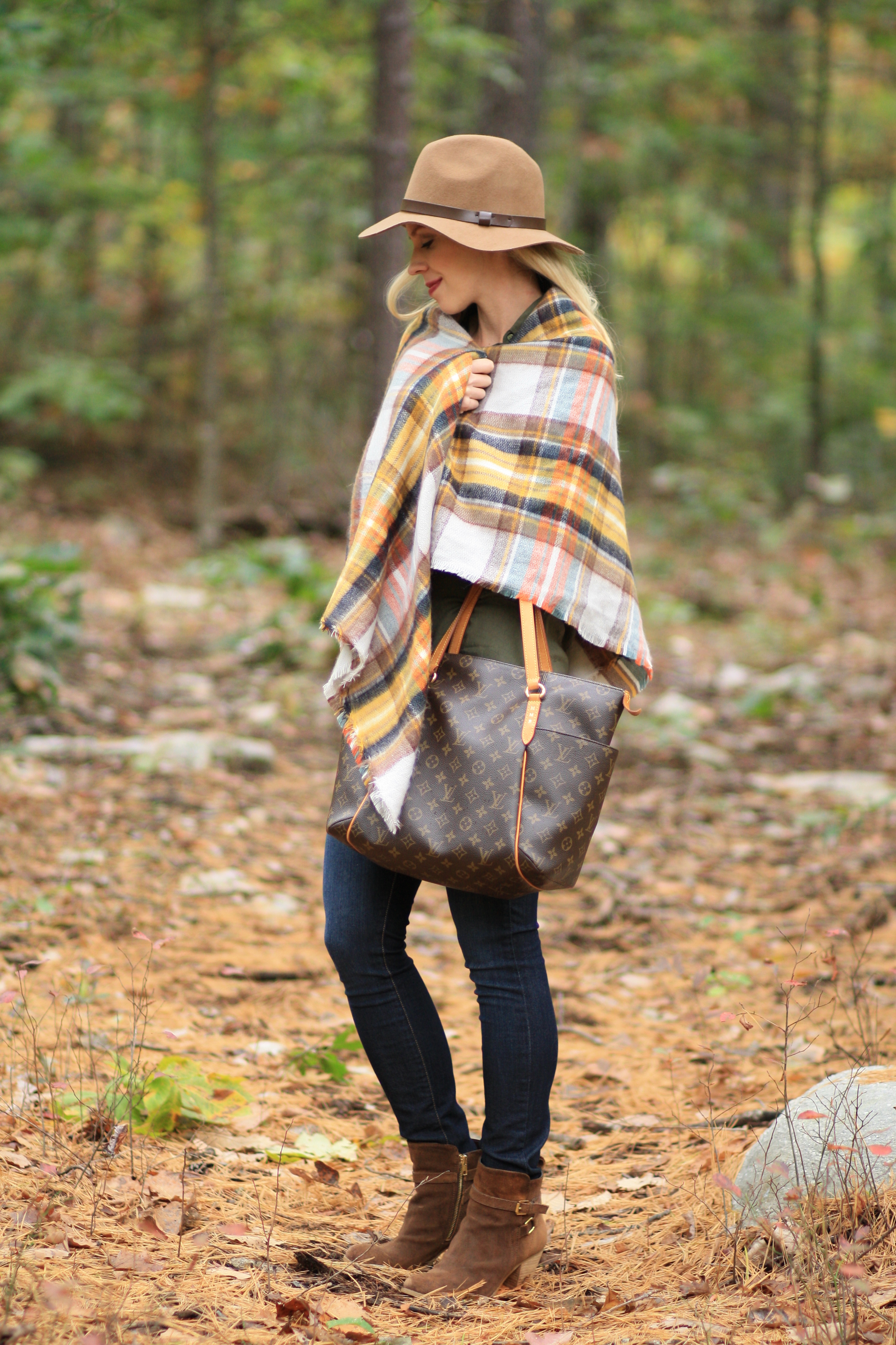{ Blanket Plaid: Oversized scarf, Olive tunic & Rustic accents } - Meagan&#39;s Moda