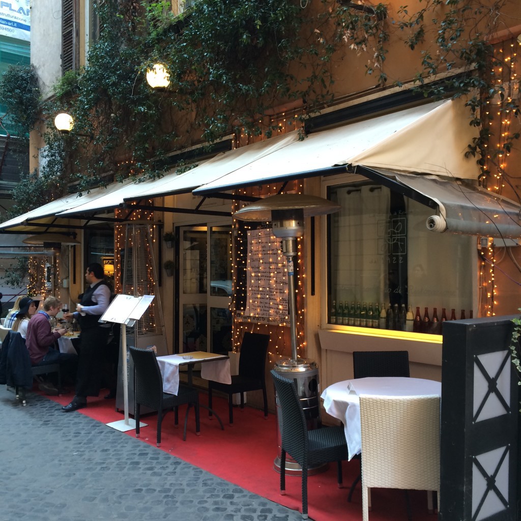 sidewalk cafe, via dei condotti, roma, italy