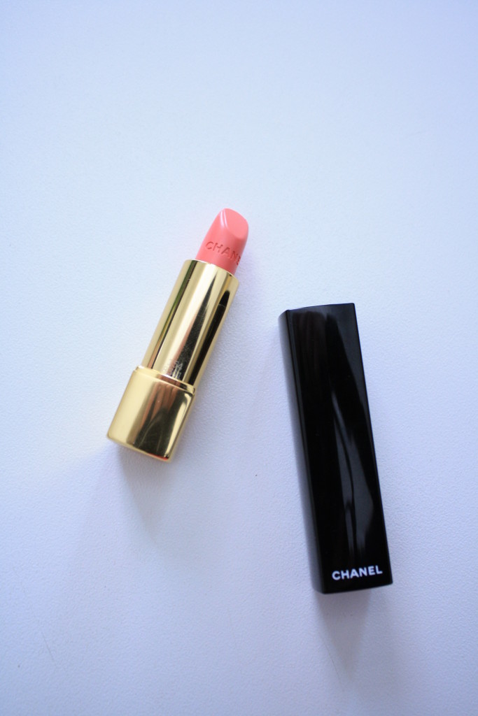 Chanel Rouge Allure lipstick Badine, pastel pink lipcolor for spring, pink lip review