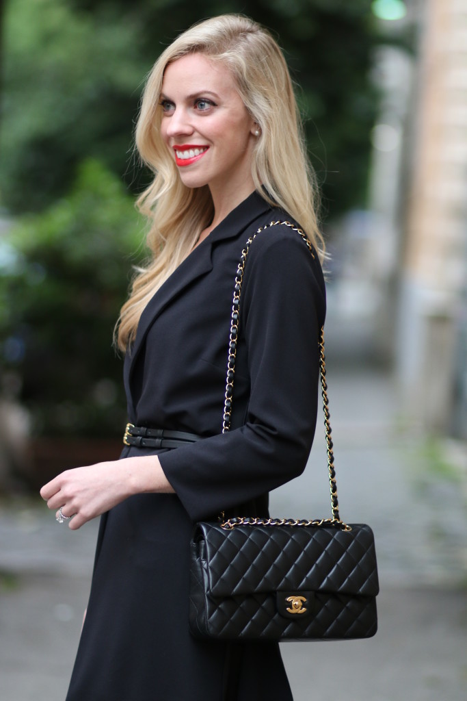 Classic black and white outfit idea with red lip and Chanel flap