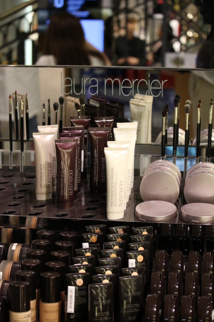 Laura Mercier makeup foundation, makeup brushes, how to apply liquid foundation and tinted moisturizer using sponge