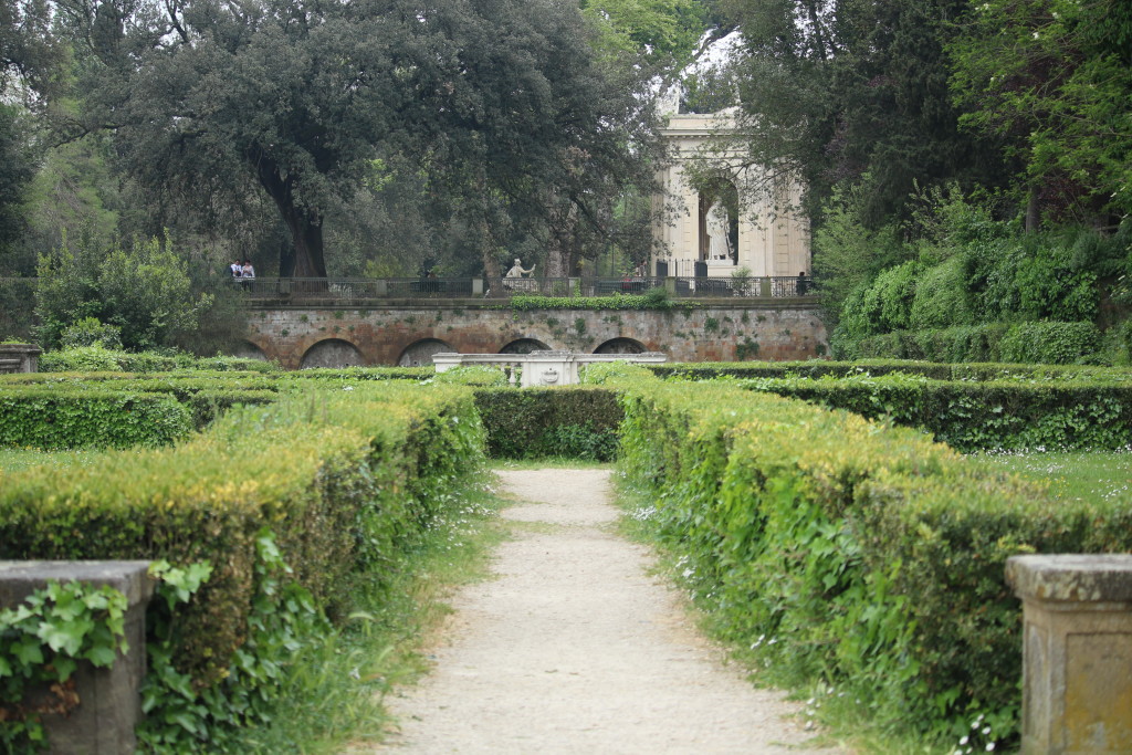 ivy maze Villa Borghese Rome, travel blogger Italy