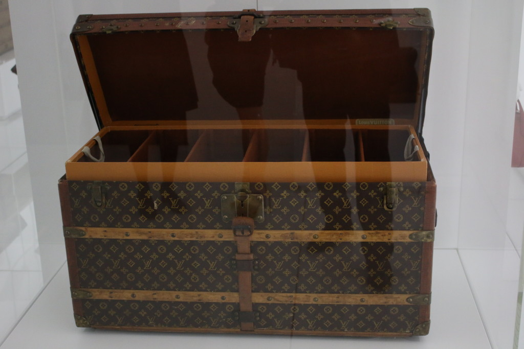 Louis Vuitton Shoe Trunks : r/Antiques