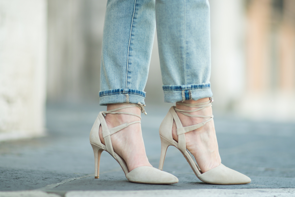 Vince camuto suede on sale pumps