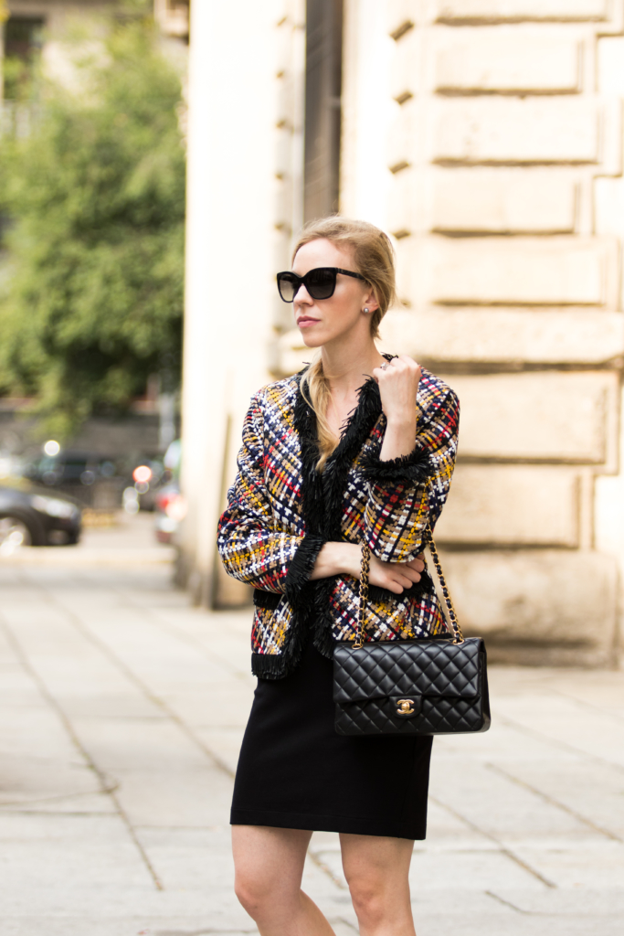 chanel flap bag street style