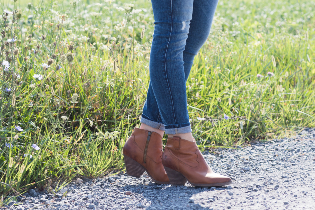 frye lila western short