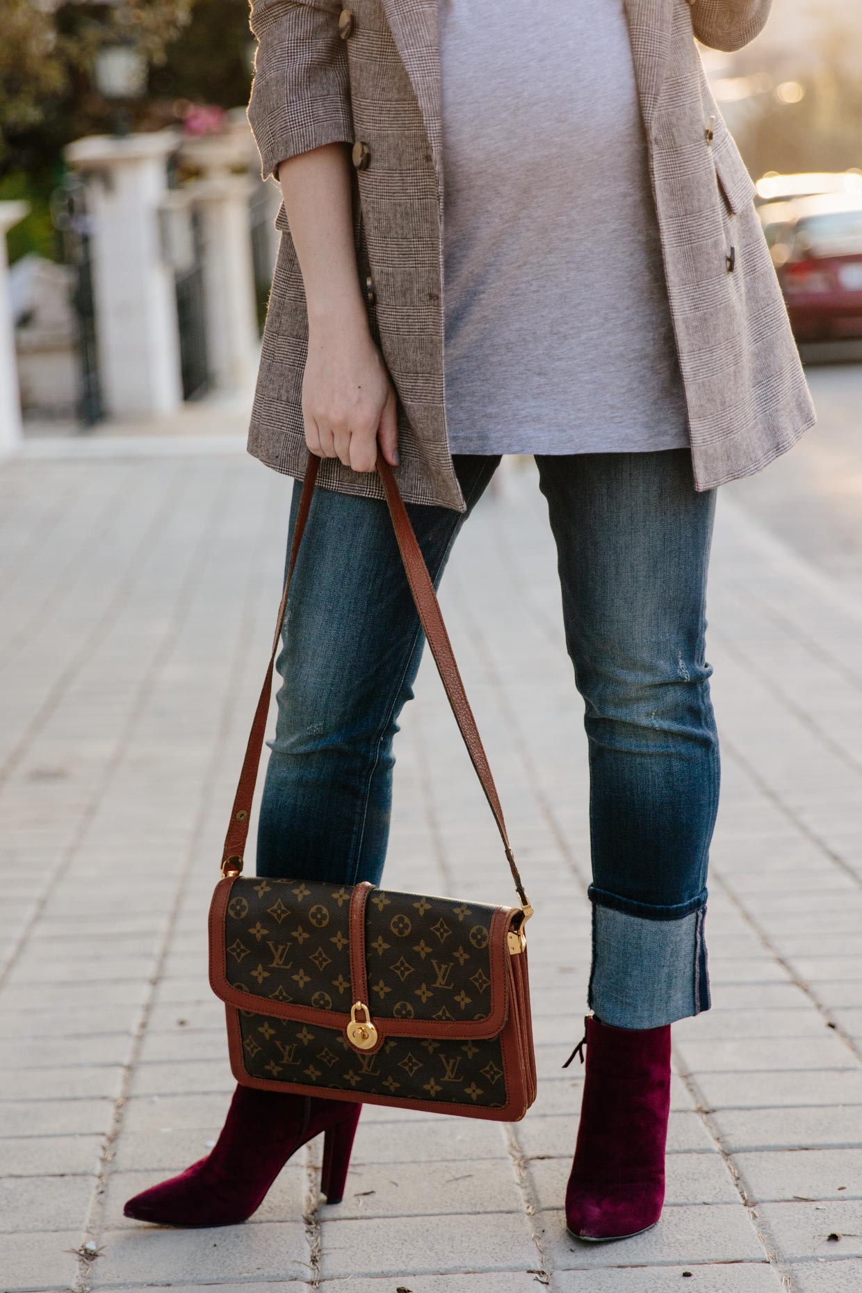 How to wear an oversized plaid blazer, oversized plaid blazer with vintage Louis  Vuitton Passy bag fall outfit - Meagan's Moda