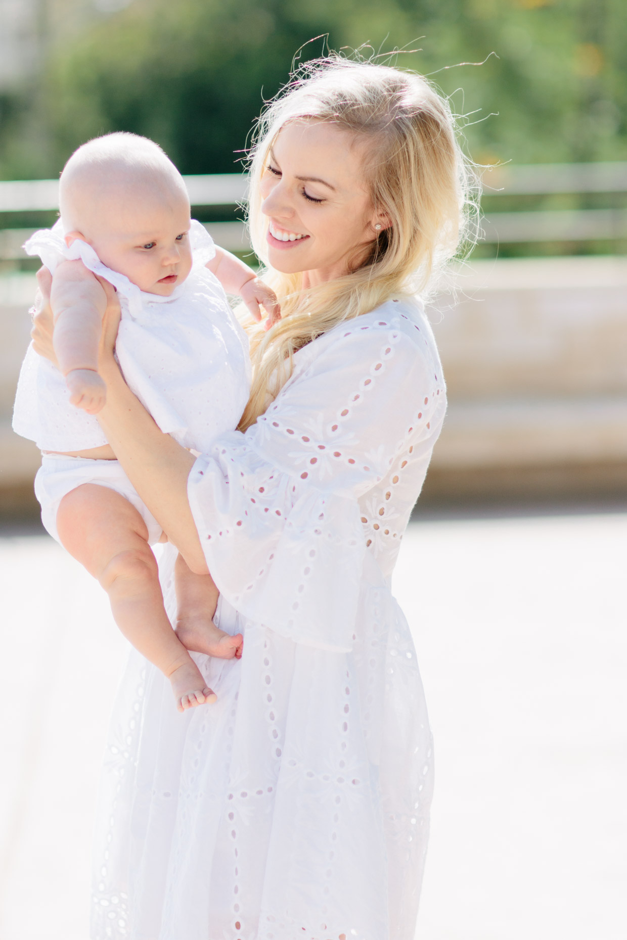 matching white dresses for mother and daughter