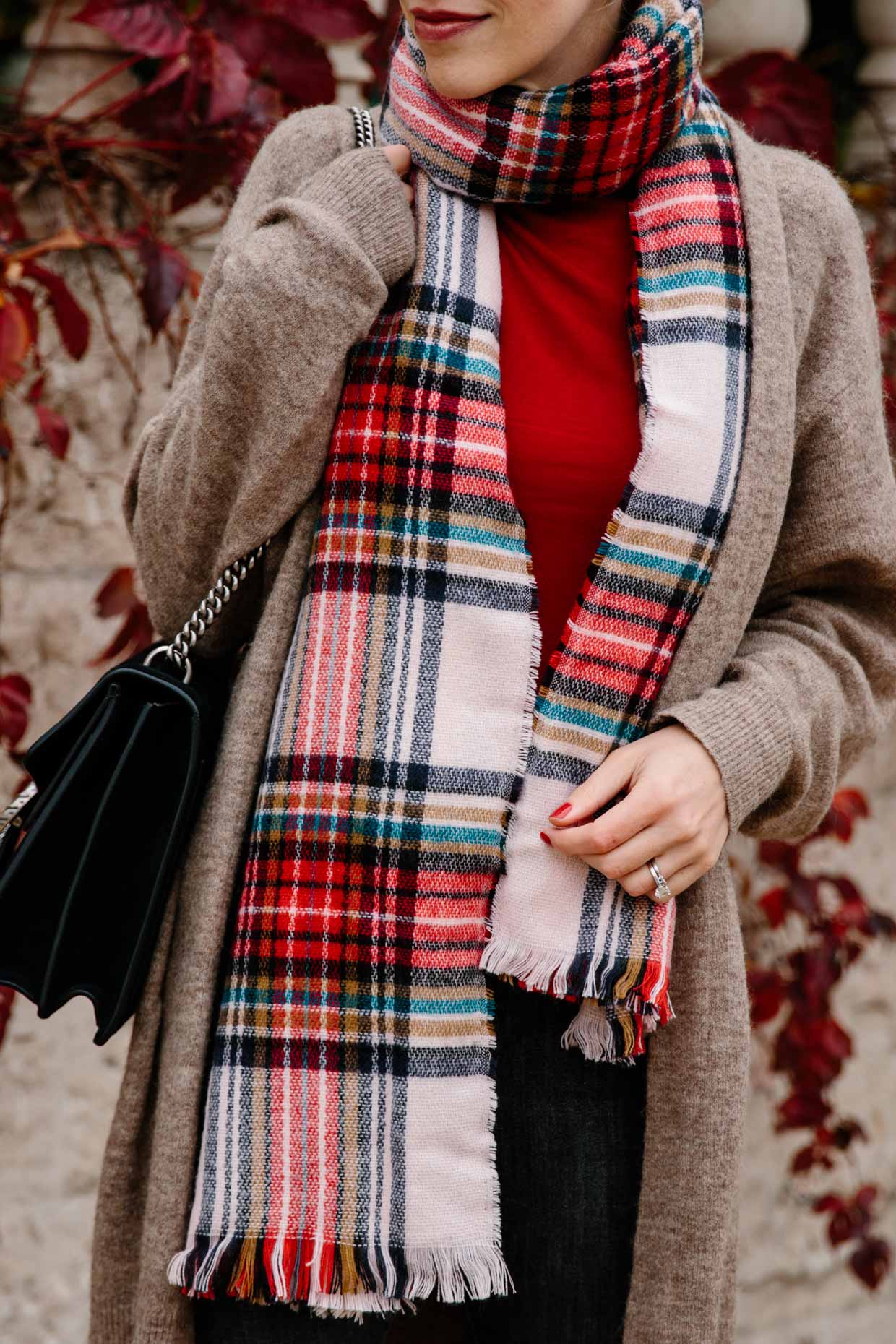 https://meagansmoda.com/wp-content/uploads/2018/12/Meagan-Brandon-fashion-blogger-of-Meagans-Moda-shows-how-to-wear-a-plaid-scarf-for-Christmas-and-look-stylish.jpg
