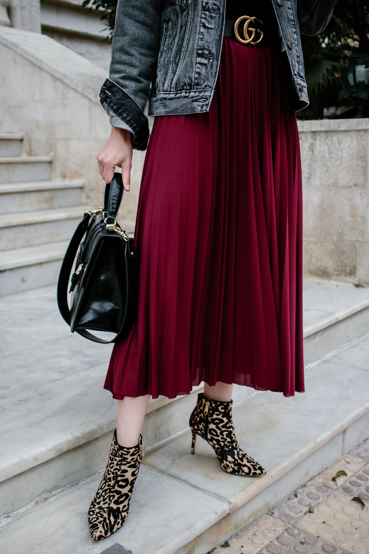 Burgundy pleated 2024 skirt outfit